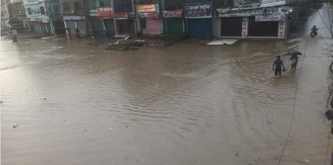 धनगढी जलमग्न, अस्पताल भित्र पानी भरियो