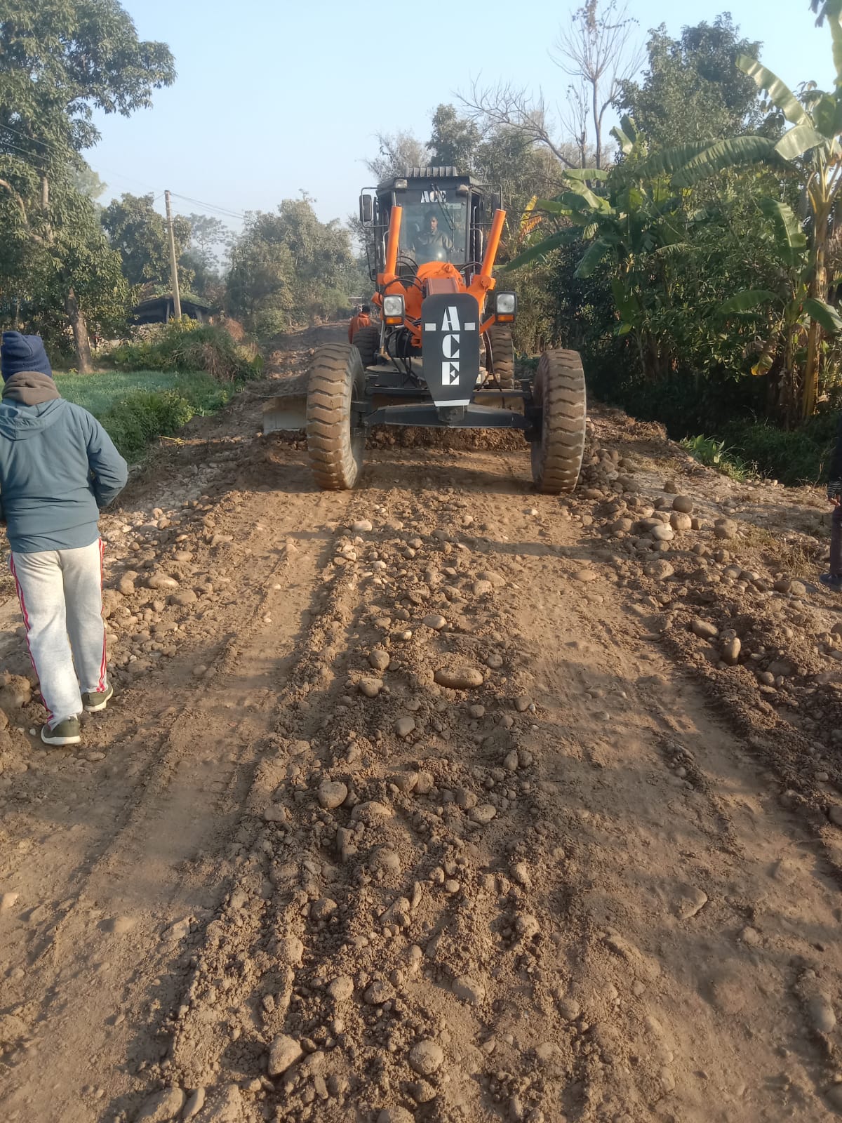 बर्दगोरियामा आज देखि बाटो सुधार तथा पानी पीचको कार्य शुरु
