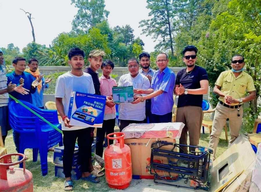 सिमान्तकृत घरपरिवार लाई व्यावसायिक सीप सामाग्री सहयोग