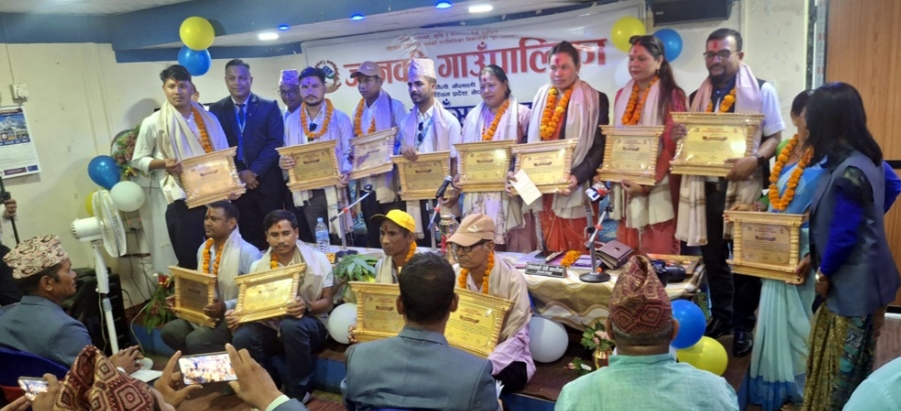 विविध क्षेत्रमा उत्कृष्ट कार्य सम्पादन गर्ने १३ जनालाई सम्मान गर्दै जानकी गा.पा.को १४ औं गाउँसभा सुरु