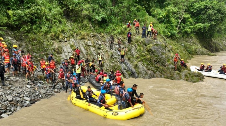 त्रिशुलीमा बेपत्ता बस र यात्रुको घटनास्थलबाट ४० किलोमिटर तल गोलाघाटसम्म खोजी गरिने