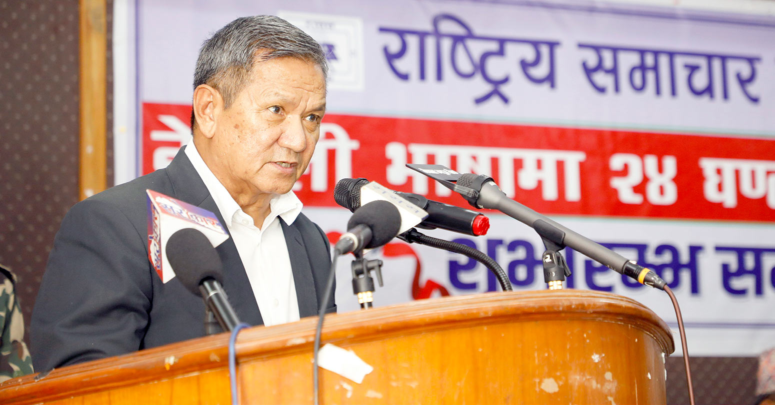 सरकारका प्रवक्ता गुरुङलाई प्रधानमन्त्रीले गराए सचेत