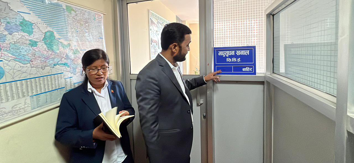 खानेपानी मन्त्रीले गरे मन्त्रालय र विभागमा छड्के अनुगमन, बिनासूचना १३ जना अनुपस्थित