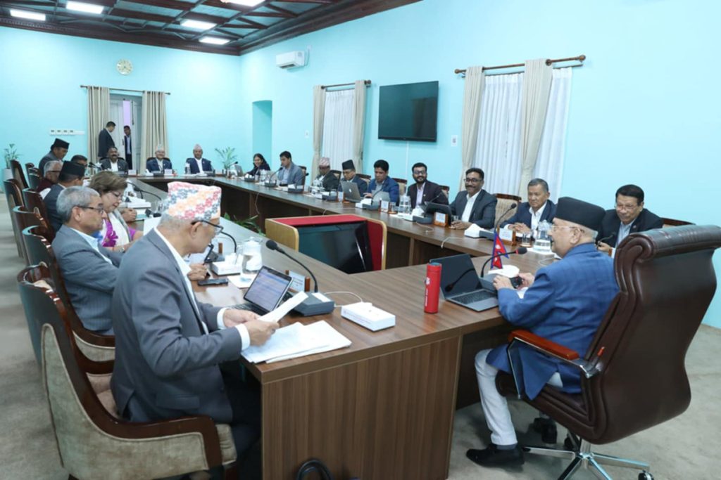 मन्त्रिपरिषद् स्थगित, कांग्रेस र एमालेका नेताहरुको बैठक जारी