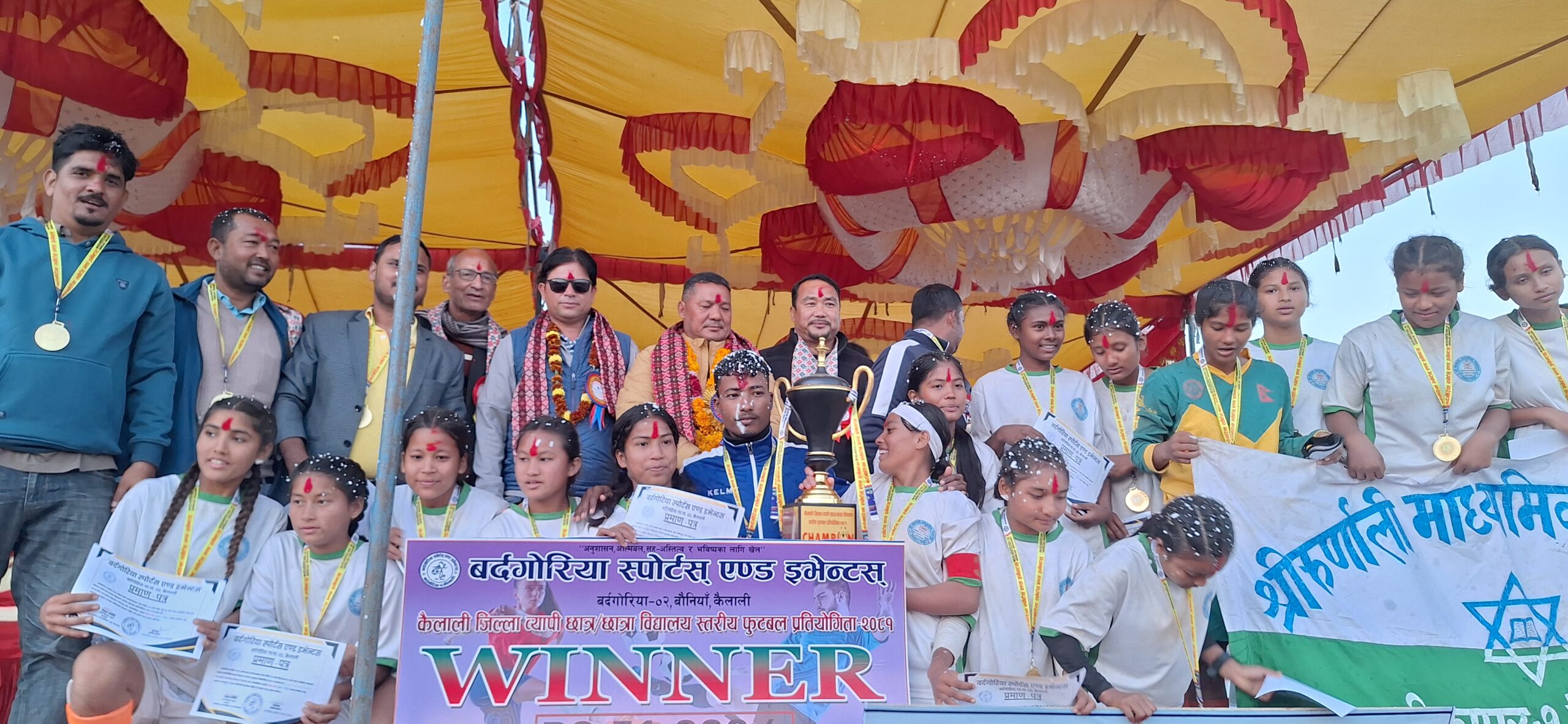 विद्यालय स्तरीय फुटबल प्रतियोगिता, छात्र तर्फ बर्गिस टिकापुर र छात्रा तर्फ कर्णाली मा विले उपाधी उचाल्न सफल 