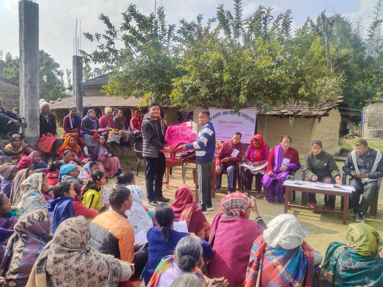 जोशीपुर ६ मा न्यानो कपडा ‘ब्ल्यांकेट’ वितरण