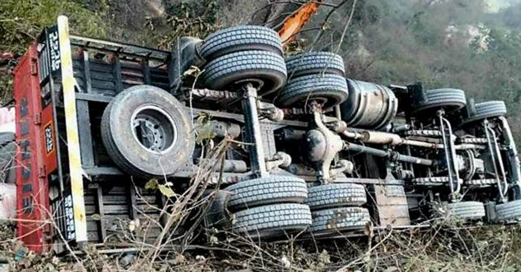 धादिङको थाक्रेमा ट्रक दुर्घटना