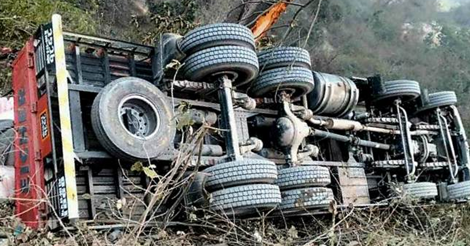 धादिङको थाक्रेमा ट्रक दुर्घटना