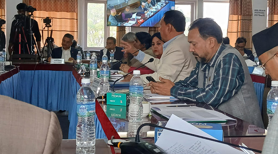 कुलमान पदबाट हटाउने निर्णयबारे एमाले मौन, कांग्रेस असन्तुष्ट