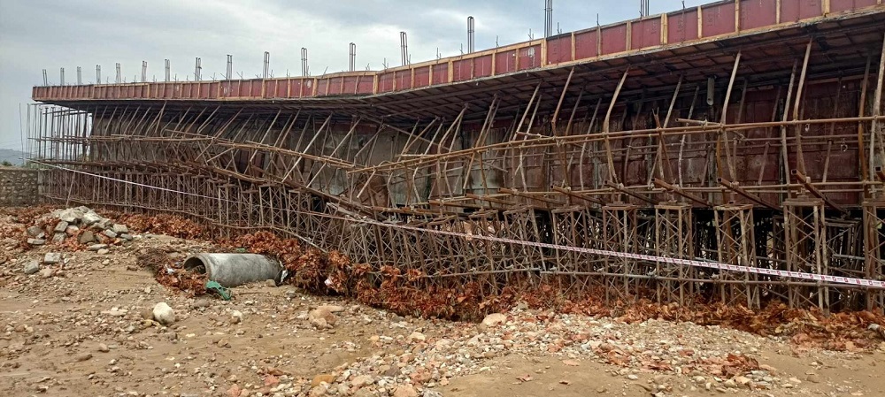 बाढीले निर्माणाधीन पक्की पुलमा क्षति