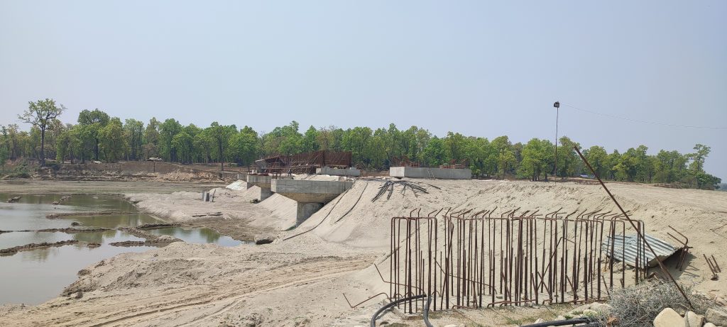 सम्झौता भएको नौ वर्षपछि पुल निर्माण हुँदै