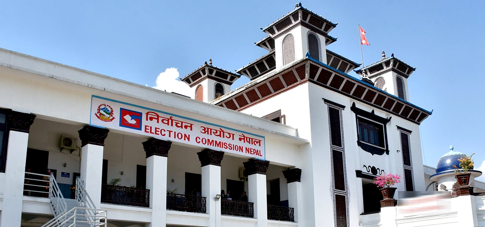 मतदाता नामावली अद्यावधिक गर्दै निर्वाचन आयोग