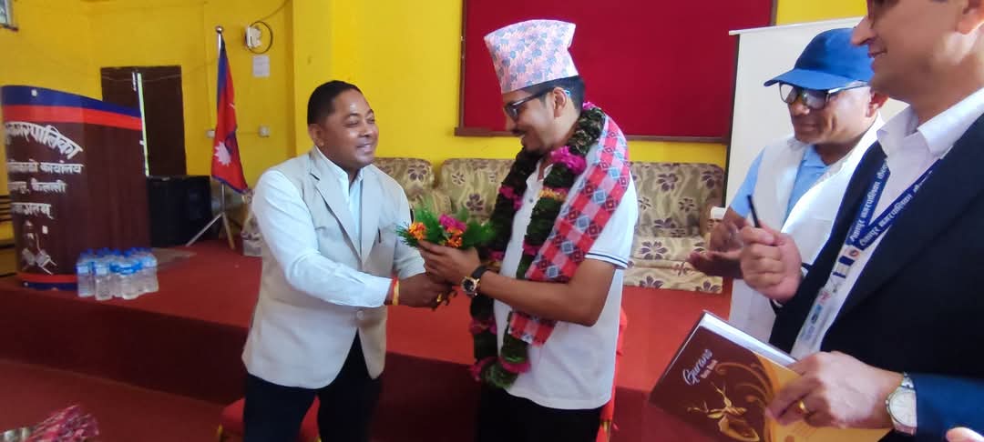 टीकापुर नगरपालिकाको प्रमुख प्रशासकीय अधिकृतको जिम्मेवारीमा रविन्द्रप्रसाद चौधरी