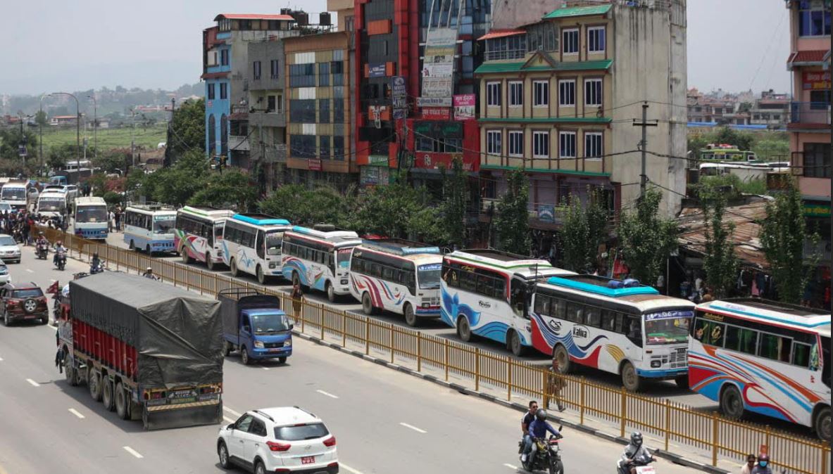 काठमाडौंमा यातायात व्यवसायी आन्दोलित, एक घण्टा चक्काजाम