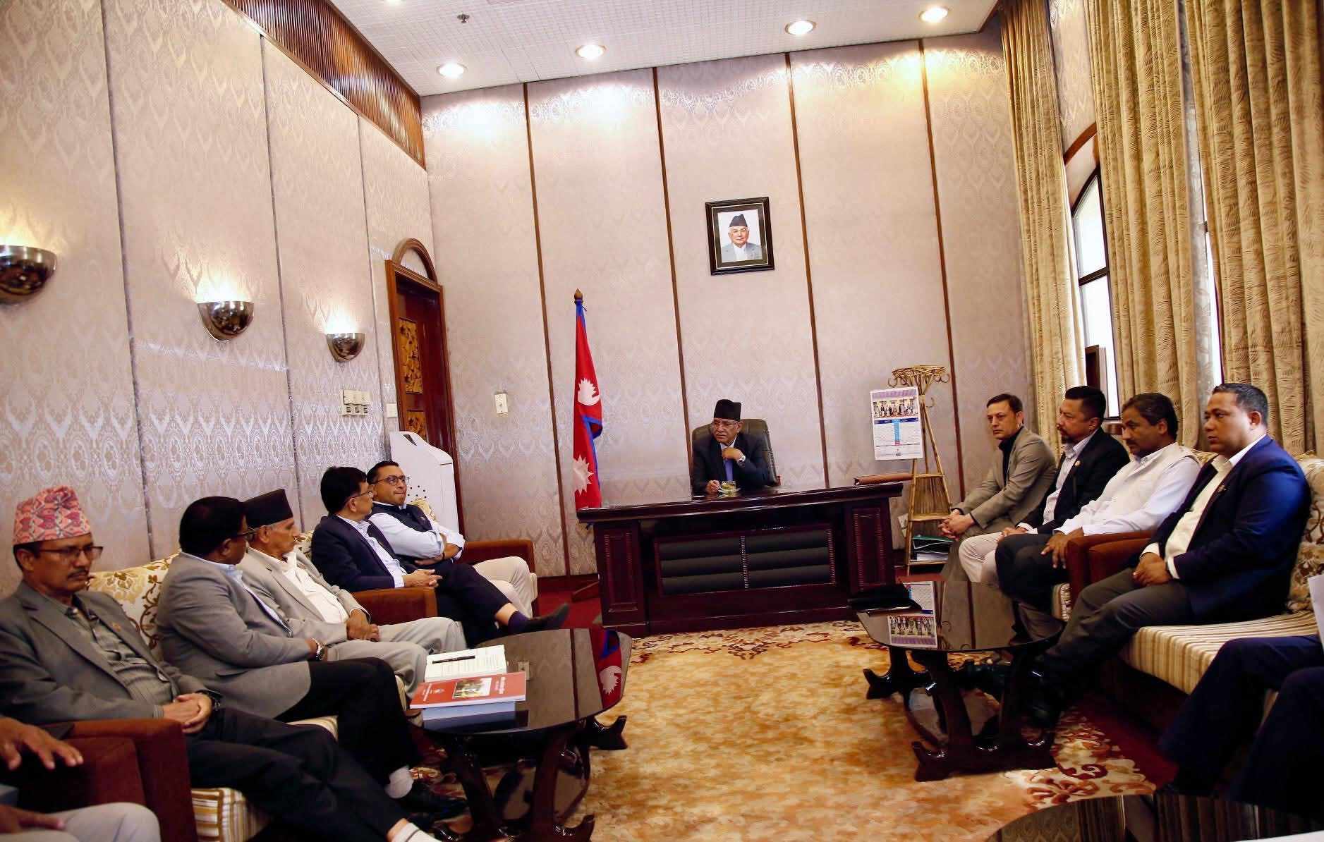 प्रचण्ड‌को नेतृत्वमा विपक्षी दलको बैठक जारी, सुरु भएन संसद बैठक