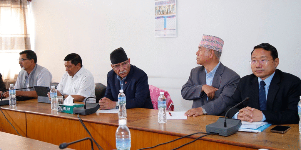 भोलि संसद्‌मा कसरी प्रस्तुत हुने भन्ने छलफल गर्न माओवादी संसदीय दलको बैठक सिंहदरबारमा