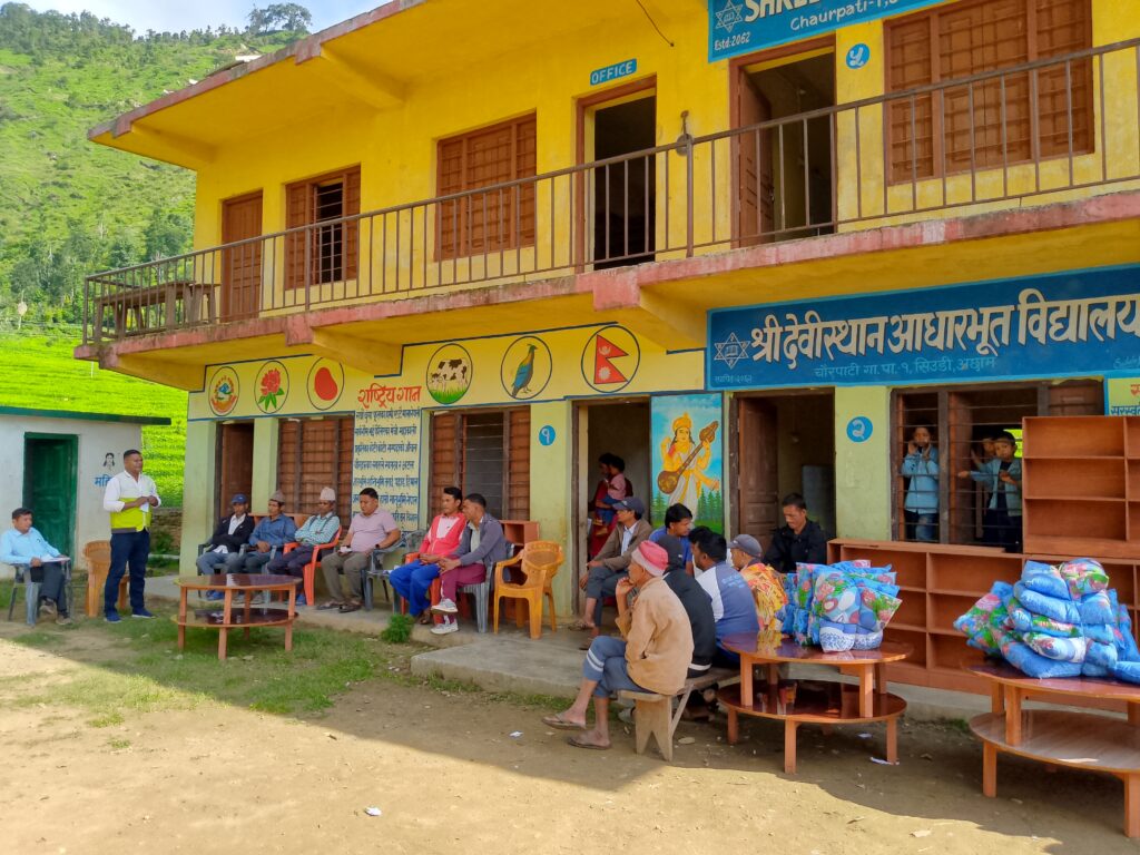 चौरपाटीको देवीस्थान विद्यालयलाई बालमैत्री कक्षाकोठा ब्यवस्थापन सामाग्री हस्तान्तरण