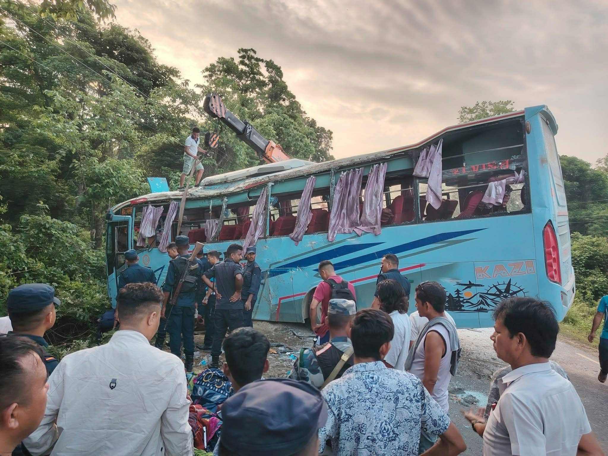 कपिलबस्तुमा बस दुर्घटना, २९ यात्रु घाइते