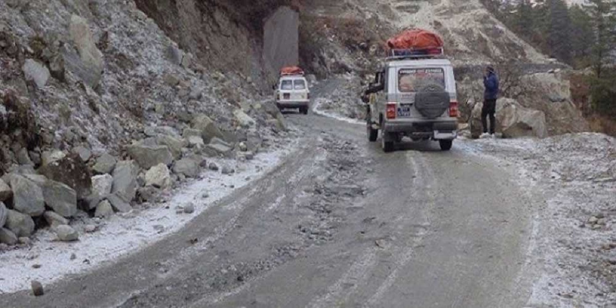 बेंसीसहर–चामे सडकमा रातीको समय सवारी सञ्चालनमा रोक