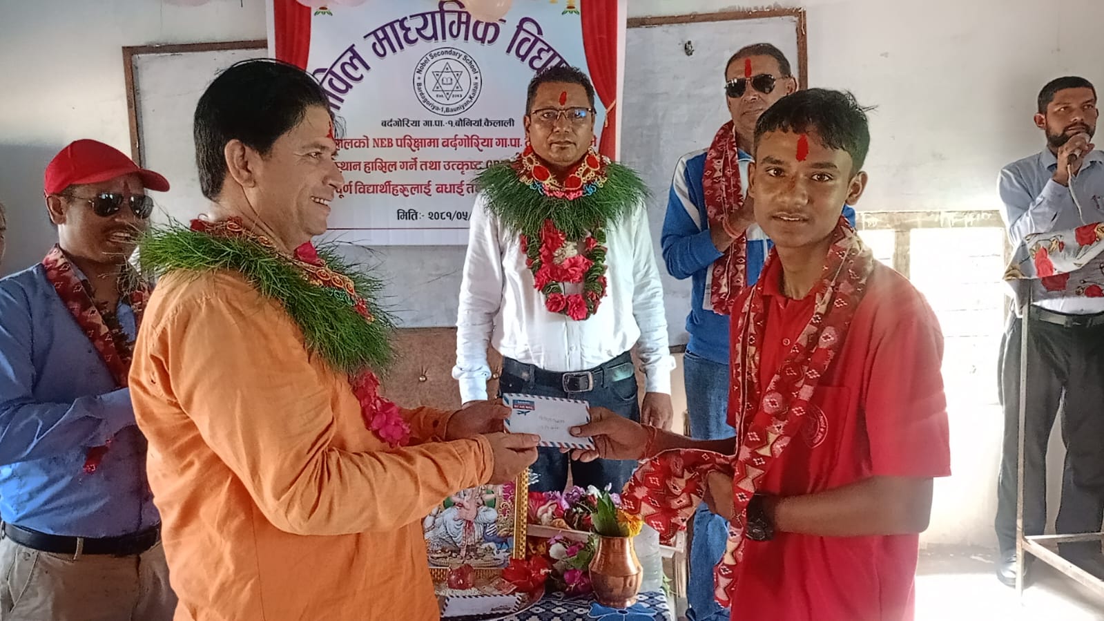 नोवेल स्कुलले गर्यो कक्षा १२ मा उत्कृष्ट नतिजा ल्याउने विद्यार्थीलाई सम्मान