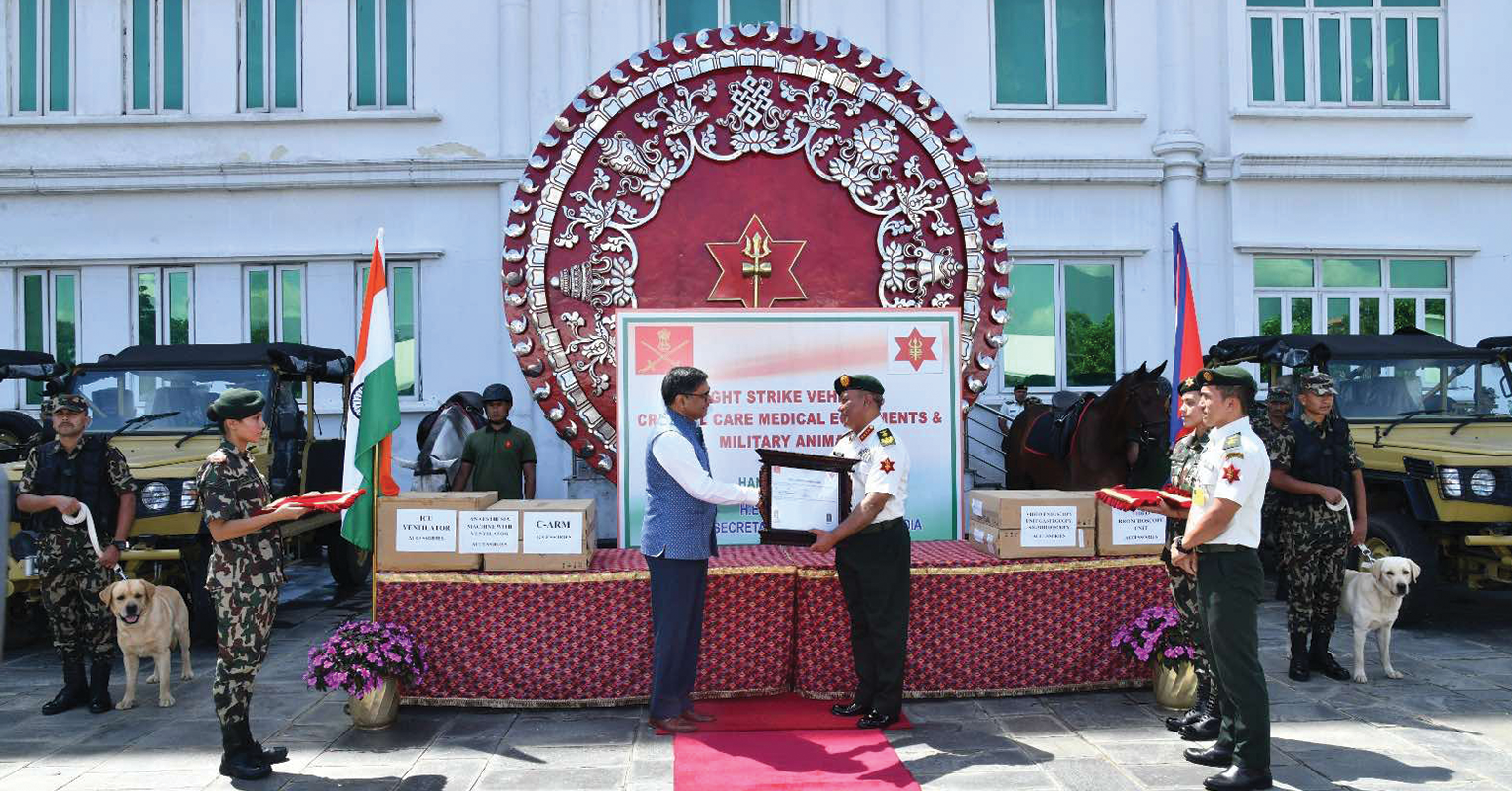 भारतीय सरकारले दियो नेपाली सेनालाई तालिमप्राप्त कुकुर र घोडा