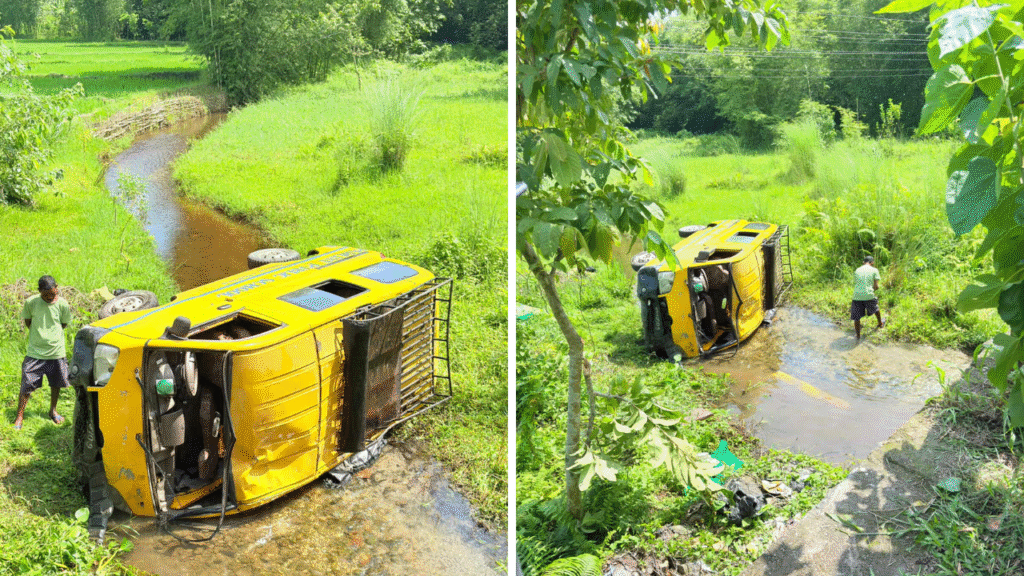 झापाको मेचीनगरमा विद्यार्थी बोकेको स्कुल भ्यान दुर्घटना