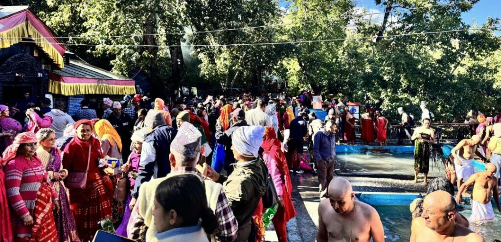 मुक्तिनाथ मन्दिरमा दर्शनार्थीको थामिनसक्नु भिड