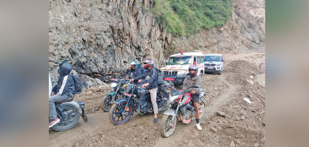 बिपी राजमार्गमा चल्न थाले सवारीसाधन