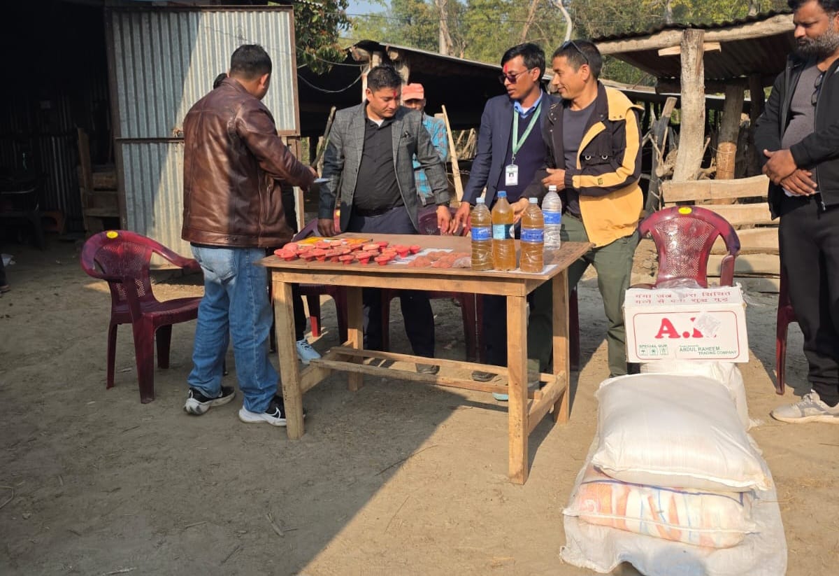 नवजीवन सहकारीको ३२ औँ बार्षिक उत्सवको अवसरमा टीकापुर गौशालामा सहयोग