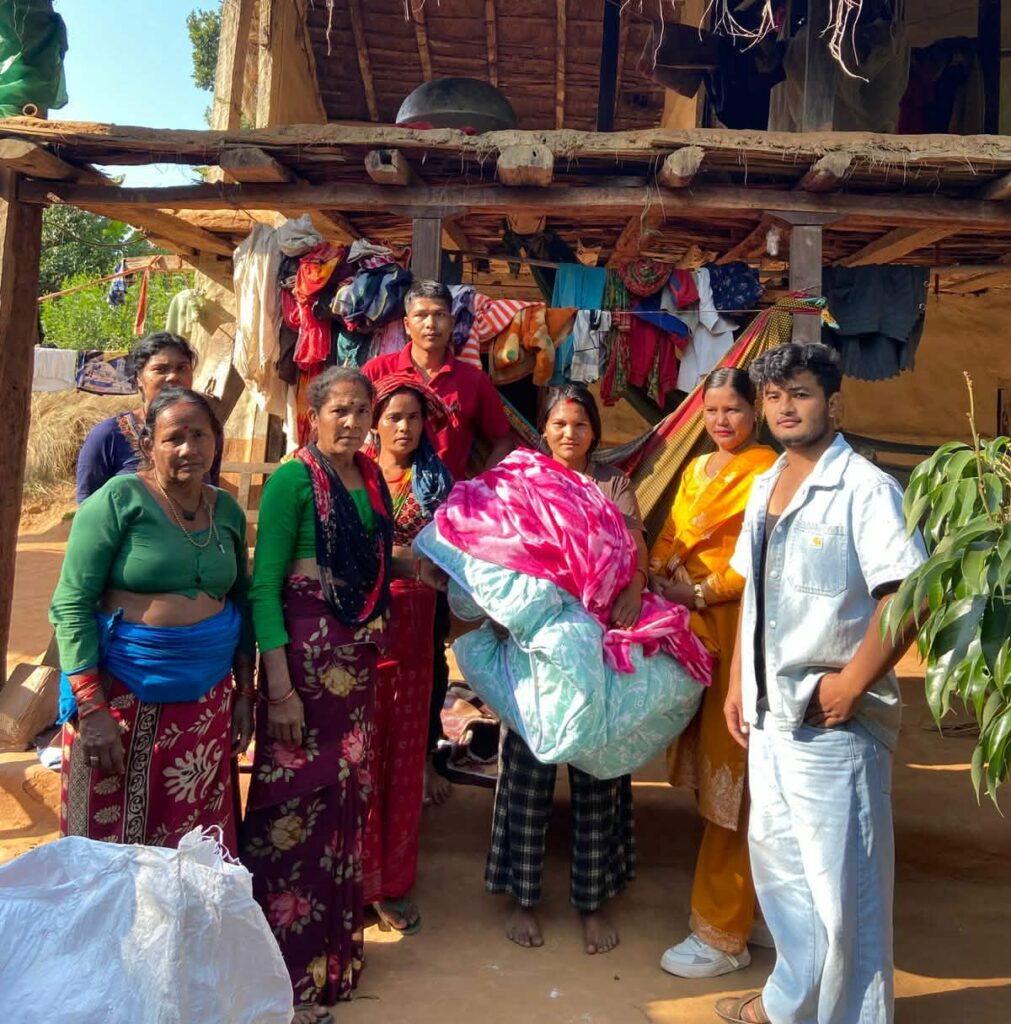 विपन्न नागरिकलाई एकीकृत विकास फाउन्डेसनको न्यानो कपडा 