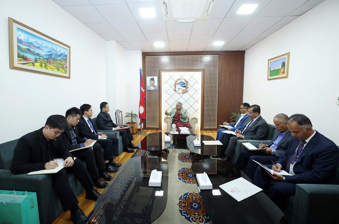 प्रधानमन्त्री कार्कीलाई भेट्न चिनियाँ राजदूत सिंहदरबारमा