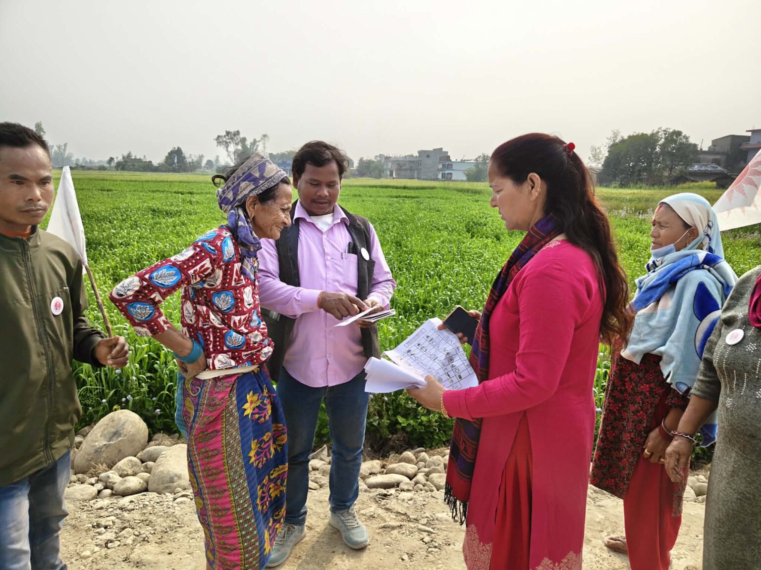 नीति, सिद्धान्त र विकासका एजेन्डाबारे जानकारी गराउँदै नेकपा एमालेको घरदैलो तिब्र