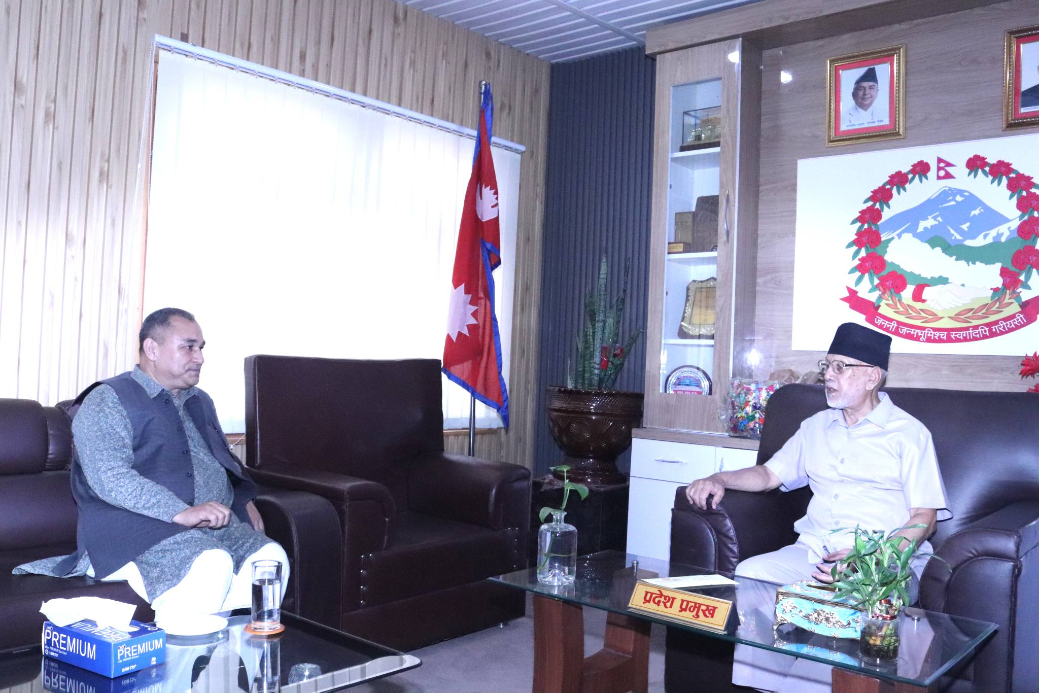 सुदूरपश्चिम प्रदेश प्रमुख-मुख्यमन्त्री बिच शिष्टाचार भेट,  वैशाख १७ मा प्रदेशसभा अधिवेशन गर्न सिफारिस