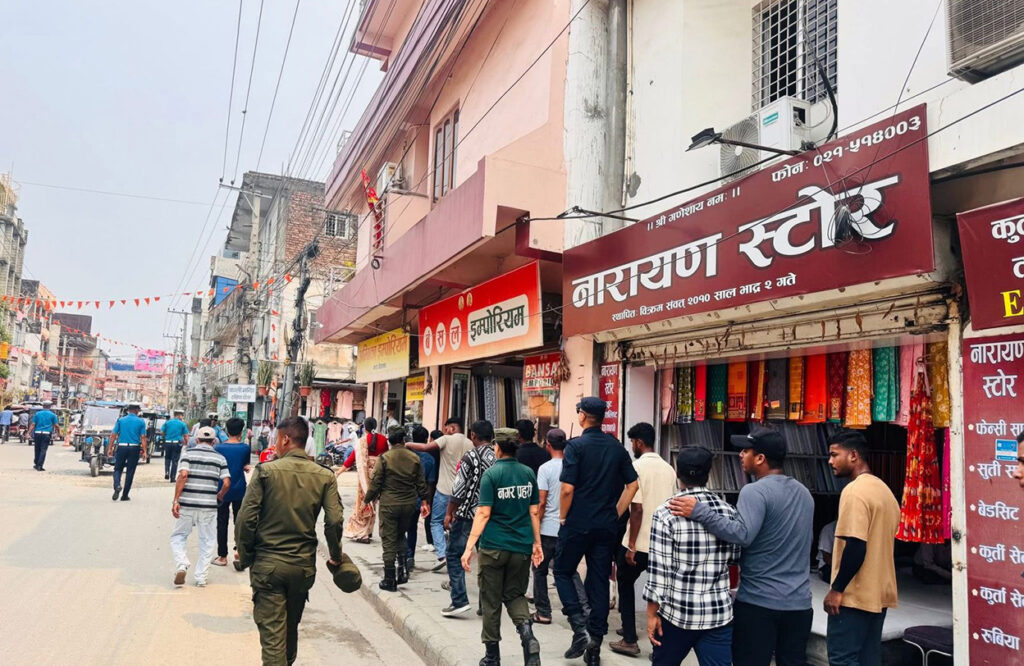 विराटनगरमा बजार क्षेत्रको फुटपाथ अतिक्रमण हटाउन सुरु