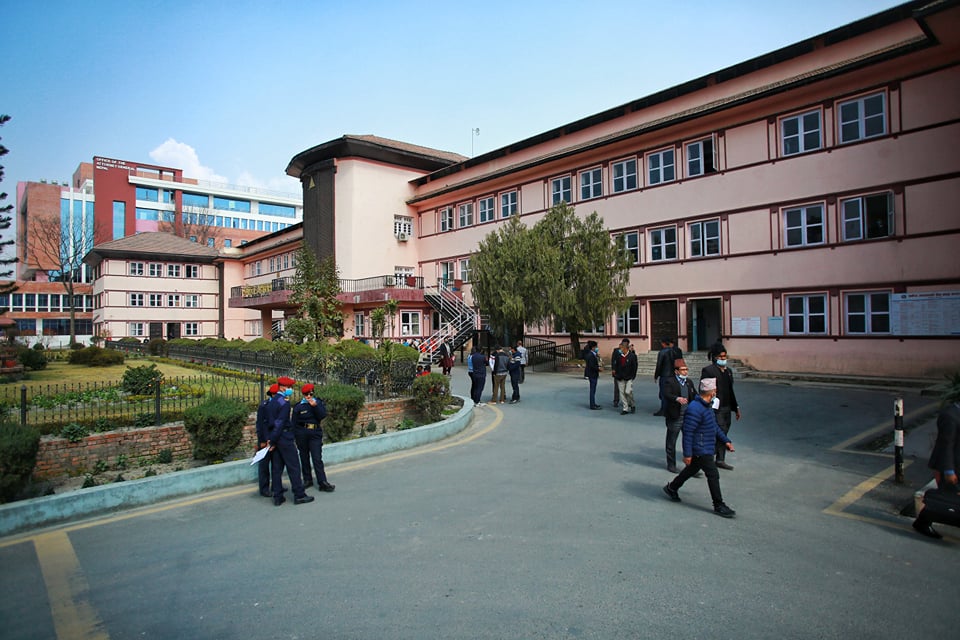 सय रूपैयाँभन्दा बढीका सामानमा भन्सार नलिन सर्बोच्चको अन्तरिम आदेश