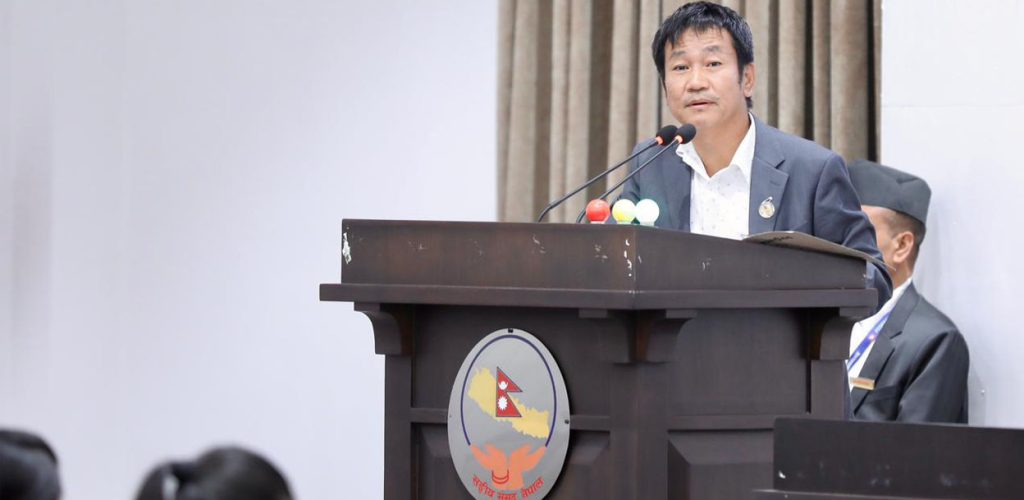 यो सरकारमा प्रधानमन्त्री छन् कि छैनन् ? हर्क साम्पाङ