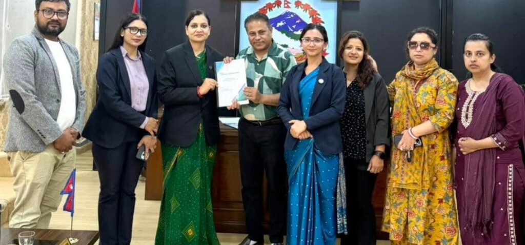 रास्वपाले बुझायो स्वास्थ्य मन्त्रीलाई स्वास्थ्य बिमा पुनर्संरचनाको मार्गचित्र