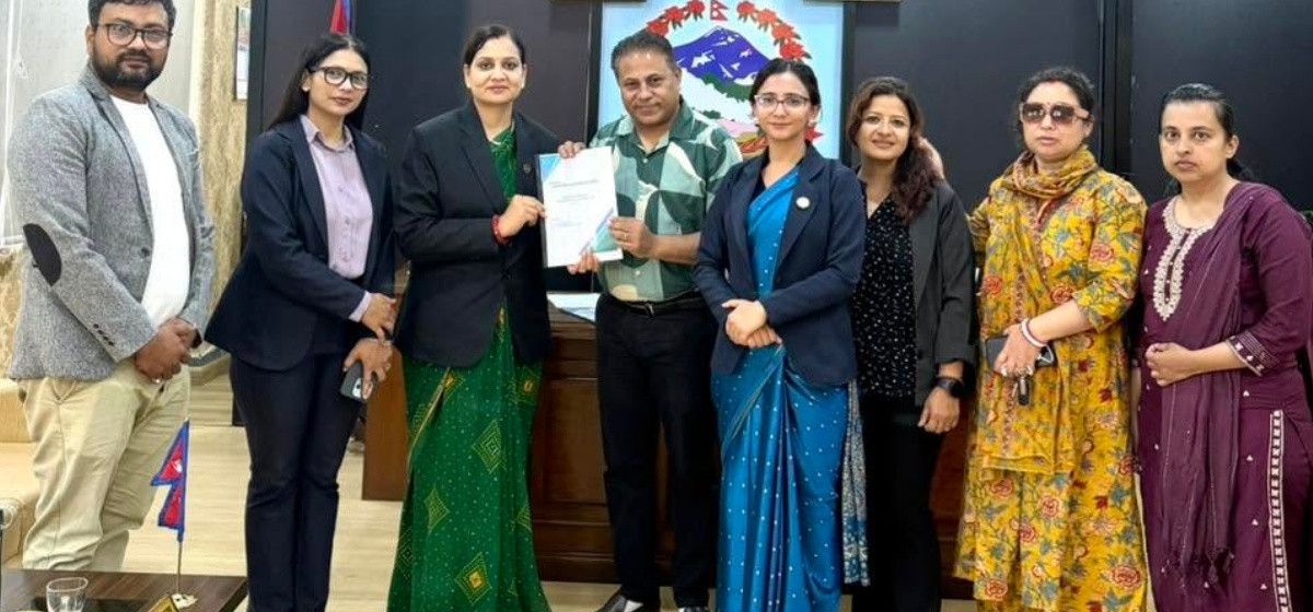 रास्वपाले बुझायो स्वास्थ्य मन्त्रीलाई स्वास्थ्य बिमा पुनर्संरचनाको मार्गचित्र