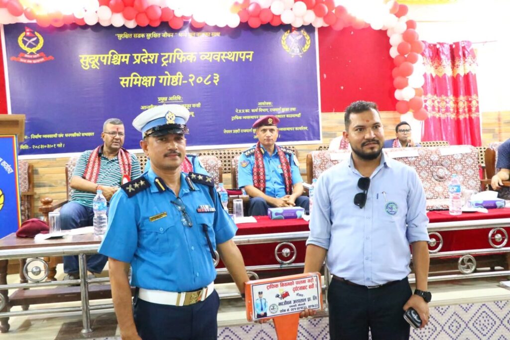 ट्राफिक व्यवस्थापनका लागि नवजीवन अस्पतालद्वारा ट्राफिक कोण सहयोग