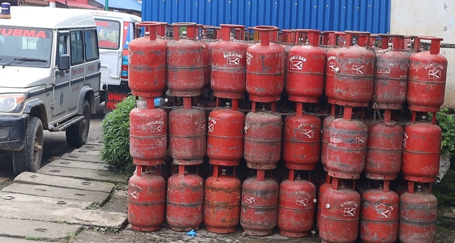 यातायात अवरुद्ध पछि पाँचथर र ताप्लेजुङमा ग्यास तथा पेट्रोलियम पदार्थको अभाव