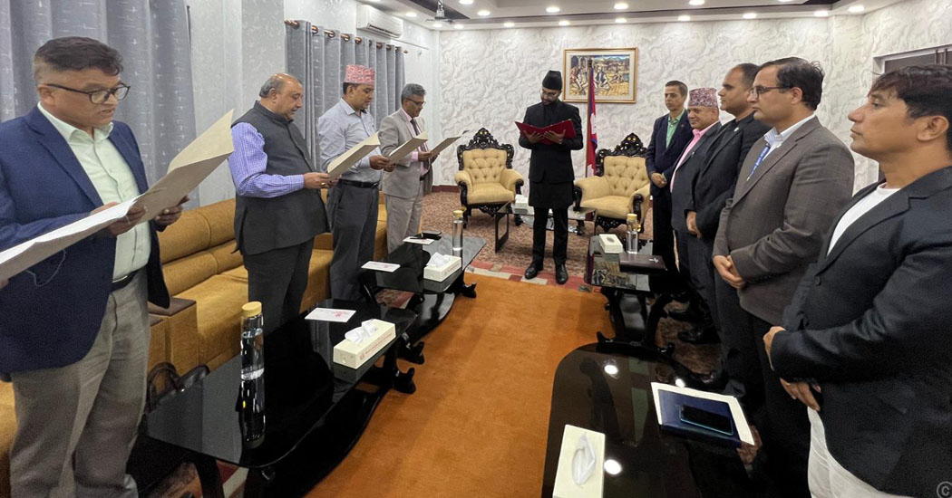 विश्वविद्यालयका नवनियुक्त उपकुलपतिहरूलाई शिक्षामन्त्रीद्वारा शपथ