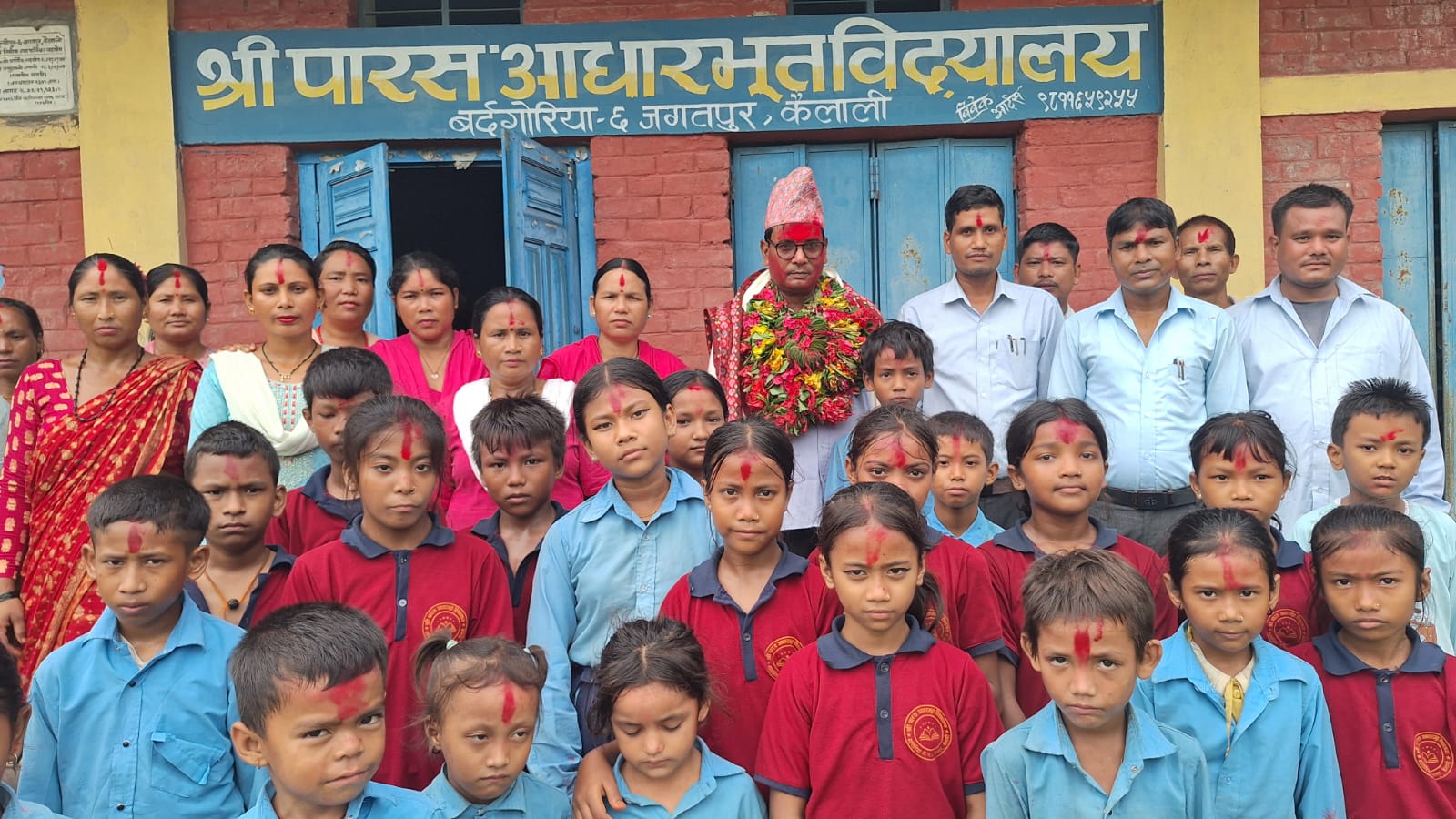 बर्दगोरियामा अनिवार्य अवकाश प्राप्त शिक्षकको सम्मानसहित भव्य विदाइ