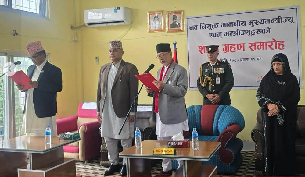 सुदूरपश्चिमका नवनियुक्त मुख्यमन्त्री भट्टको शपथ संगै चार सदस्यीय मन्त्रीपरिषद् गठन