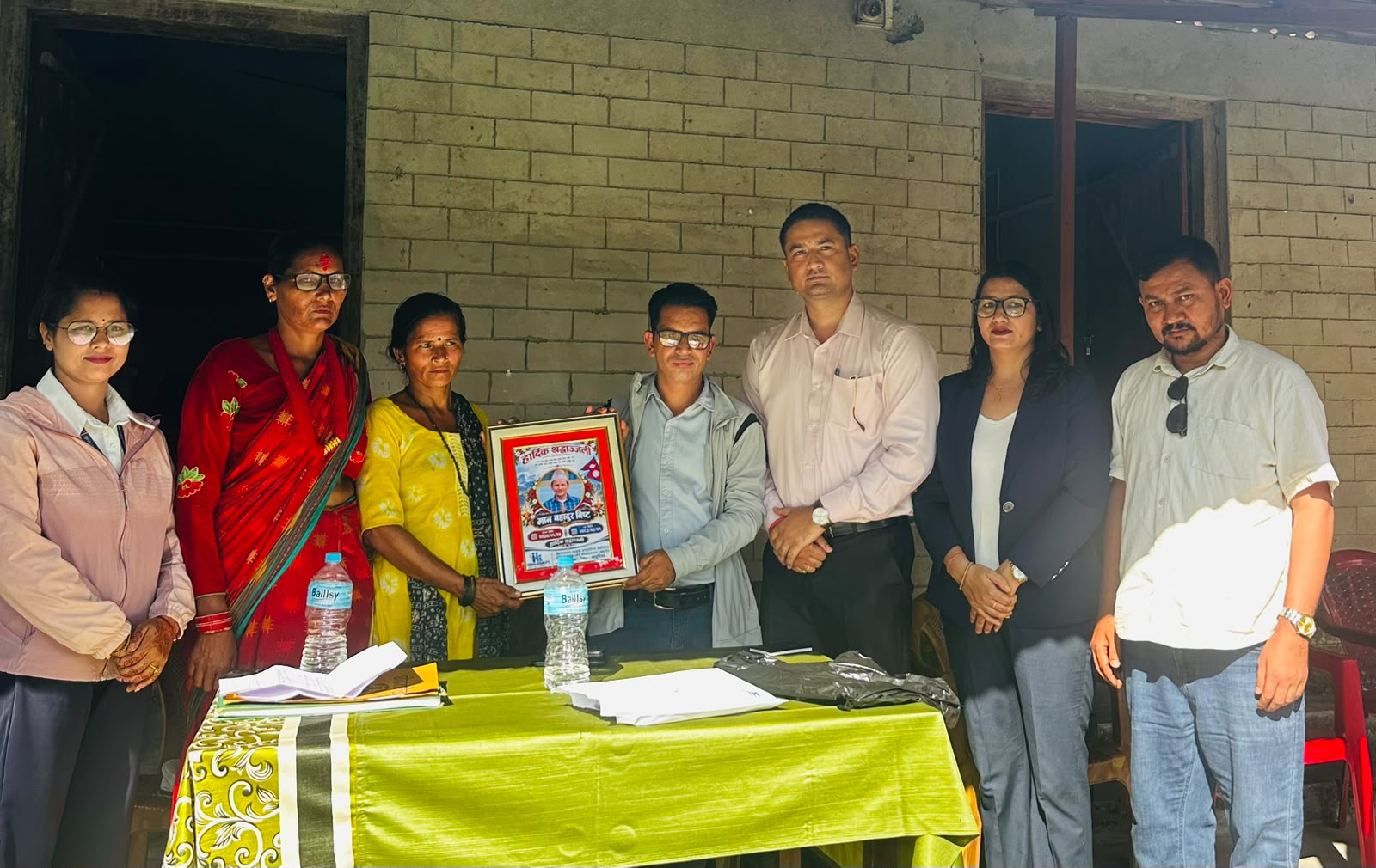 हिमालयन लाइफ इन्स्योरेन्सद्वारा स्वर्गीय जनप्रतिनिधिको परिवारलाई १२ लाख मृत्यु दाबी भुक्तानी