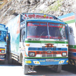 नाका बन्द भएपछि चीनतिरै अड्किए दसैँका सामान